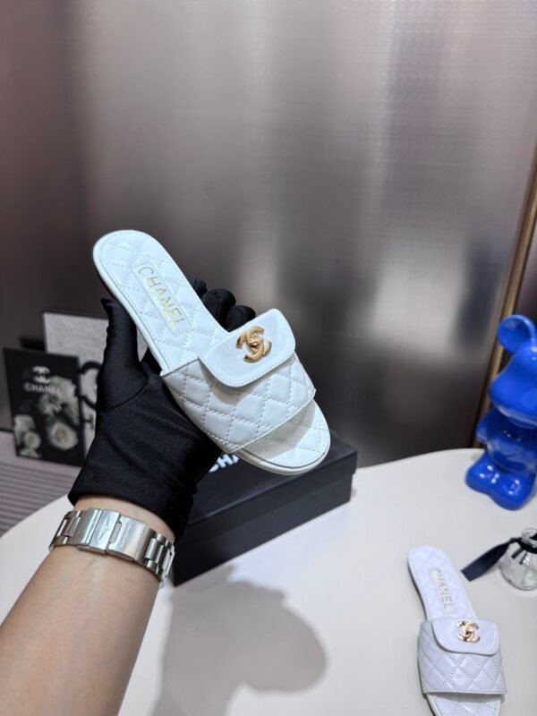 A3170FAB-6F38-BCCB-E9F8-3D97C812E4FE.jpg Chanel Women's Logo 25ss CC Sandal