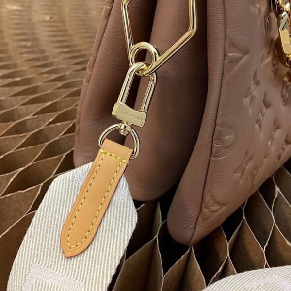 A4DE2D0E-FBC7-DD86-9313-FD34D71DAA89.jpg Louis Vuitton Coussin PM Handbag M59277