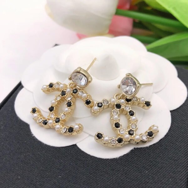 A5D40CC6-4373-E9B0-D4E4-236AFC7BBB49.jpg cc Earrings