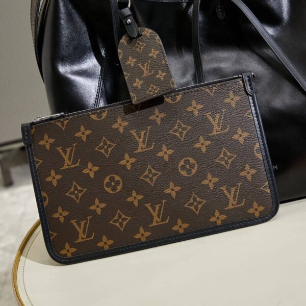 A7412612-F3D8-0AD5-3EC4-863CFC636295.jpg Louis Vuitton M25143 CarryAll MM