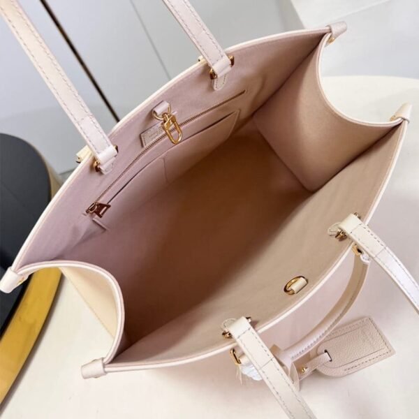 A79DACE3-BBFF-5957-B858-09060CA75F3E.jpg Louis Vuitton OnTheGo MM M21575