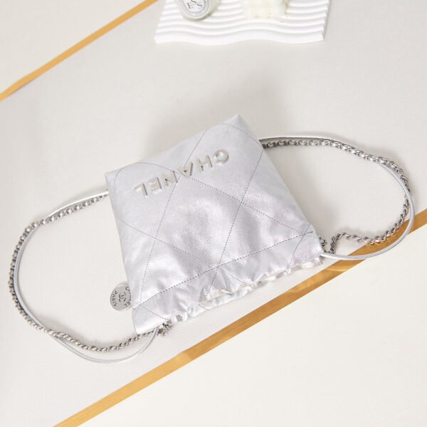 A93E177E-9ABD-450E-036B-328994C0020B.jpg CHANEL 22 MINI HANDBAG AS3980