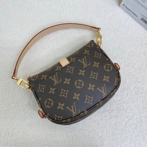 A9B9F7EF-74C5-2DBB-C9D0-637C839F63CF.jpg Louis Vuitton M46740 Saumur BB