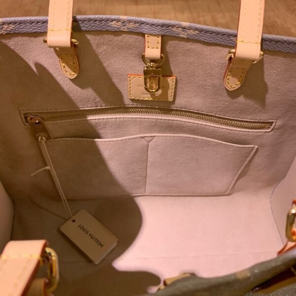 Louis Vuitton OnTheGo MM  M12415