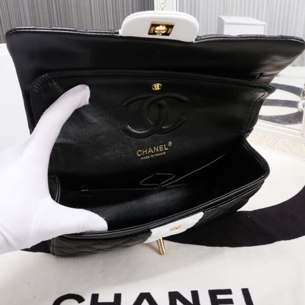 ACB2812C-A693-3D4E-AA0F-135ED4CEF753.jpg Chanel Classic Handbag Lambskin & Gold Metal A01112