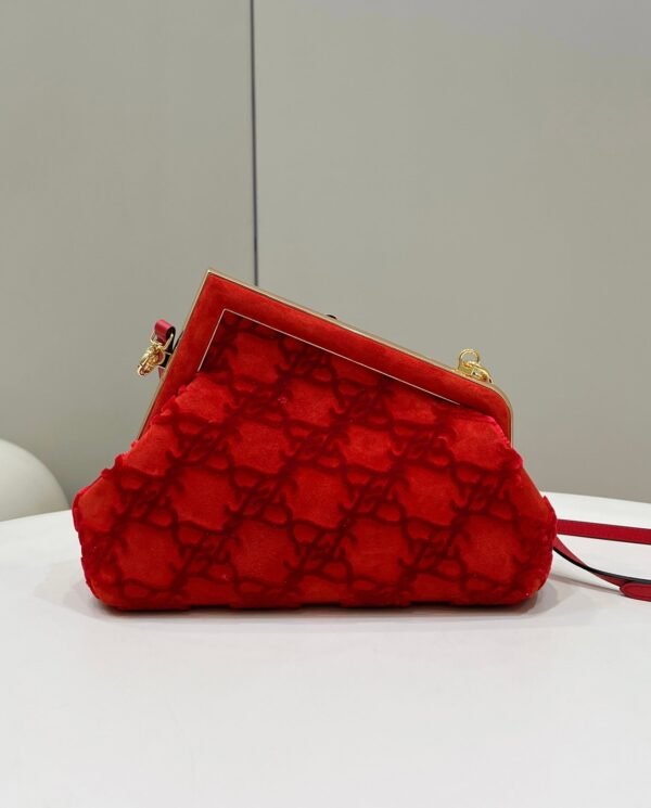 ACEA5011-A74C-5171-2DC1-963D24C81126.jpg Fendi First Small Bag