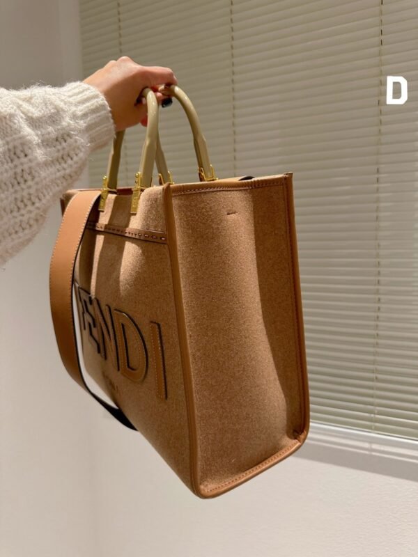 AD6B2F46-55B5-D9C5-A1D4-292FF5F08BCC.jpg Fendi Sunshine Medium