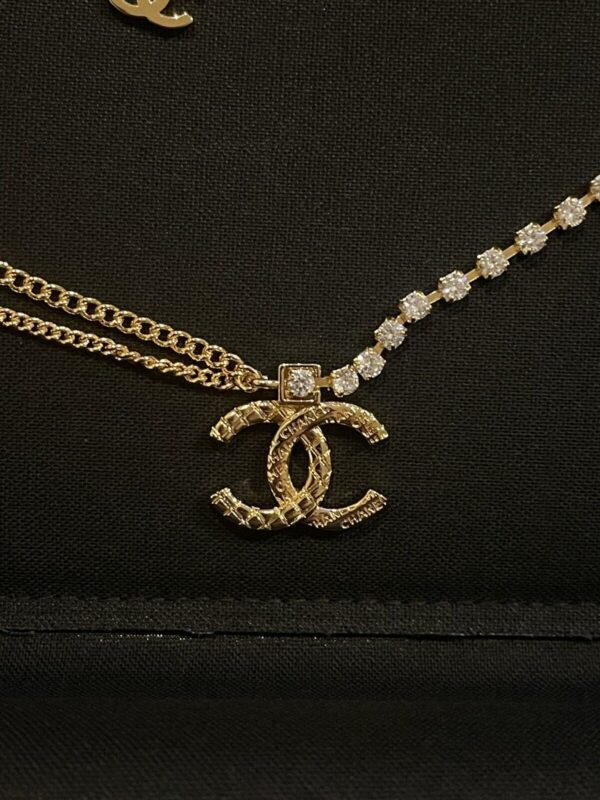 AFBFD8C2-A4A4-EAF5-1F0B-510CC664F75D.jpg Vintage Crystal Chain Necklace Gold Plated