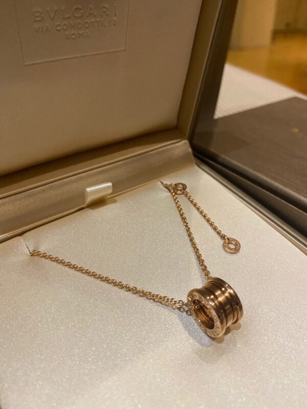 B0DC9F82-2720-CC28-8282-2777F7165304.jpg Bulgari B.Zero1 Necklace