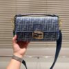B186E9C1-6D78-E0B5-0DBF-75579848A38E.jpg Fendi Baguette Medium