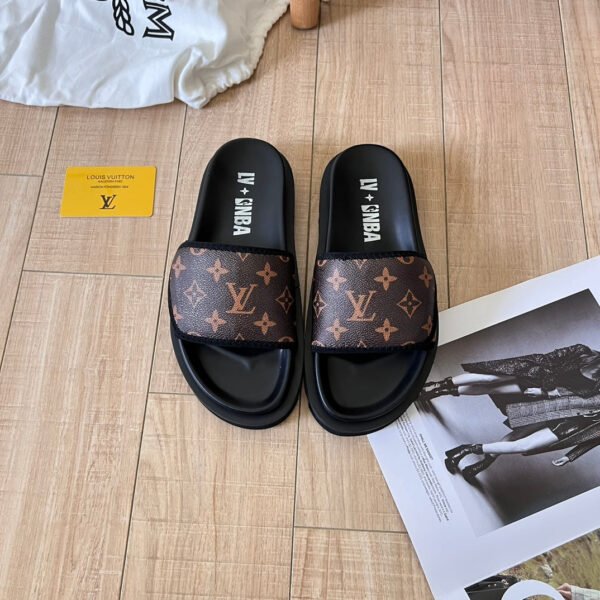 B25D92FE-D700-75C4-1453-E75F4DFE8E76.jpg Louis Vuitton Unisex Pool Pillow Comfort Sandal