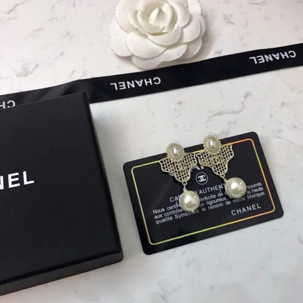 B28F9192-B9D1-EB1E-703C-356F6ED3AD05.jpg cc Earrings