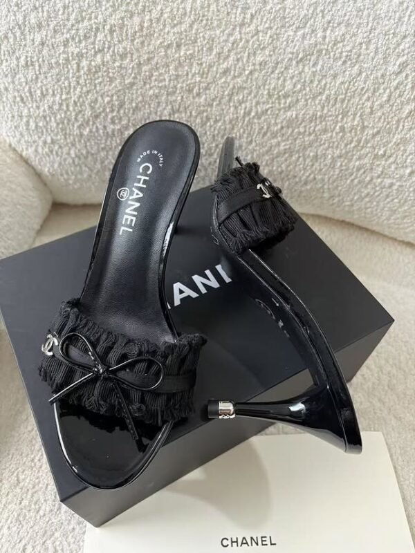 B339A1E8-BABC-00BF-4B5E-D4FAC0D6480A.jpg Chanel Black Ruffled Fabric CC Bow Slide Sandals