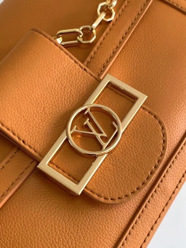 B33AA249-ACFD-8796-BA10-89526E40EED2.jpg Louis Vuitton M25048 Dauphine Soft MM
