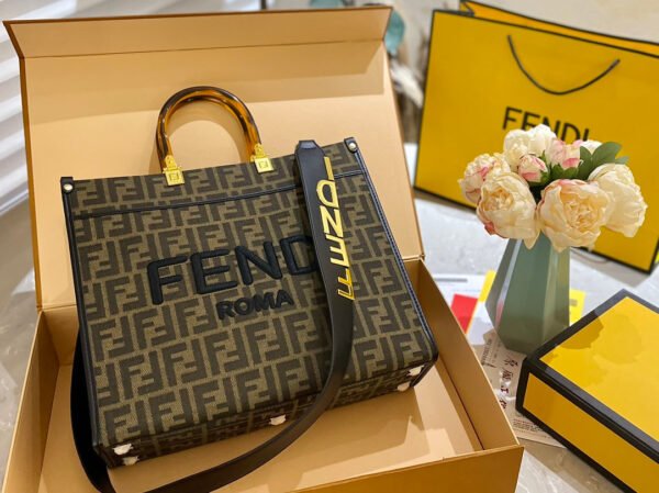 B35A22B4-3018-B70A-7F51-0B61D571335D.jpg Fendi Sunshine Medium - Brown