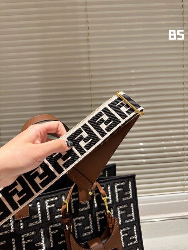 B46085C7-DC4B-B8A5-0988-17F01BDC8152.jpg Fendi Sunshine Medium - black
