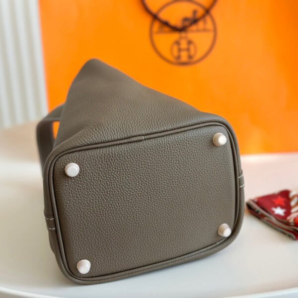 B4FEAA2B-F227-1102-A147-7571BB475EE1.jpg Picotin Lock 18