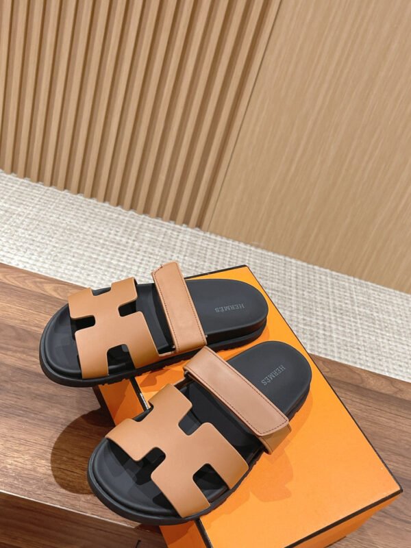 B5B642AA-C5E2-62B5-502A-93B2C64CCD34.jpg Hermes Unisex Chypre Sandal