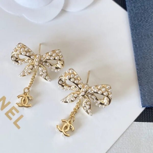 B64DCCA9-D134-B945-D66D-8AD5B5CD84C0.jpg cc Earrings