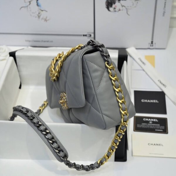 B8034CCD-FF1F-E192-5317-F61D1C0384A0.jpg Chanel 19 Handbag AS1160