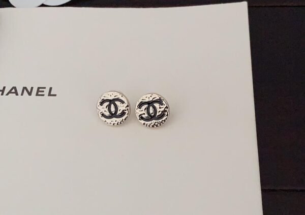 Round black double C earrings