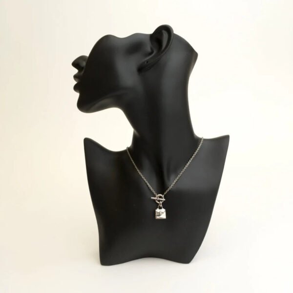 B931D42E-08AE-BBE2-2C7F-D62C3759D084.jpg Amulettes Kelly pendant