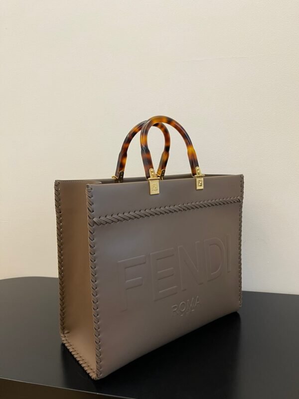 BA84A930-B280-490E-AF39-00569AC5EFA3.jpg Fendi Sunshine Shopper Medium Bag