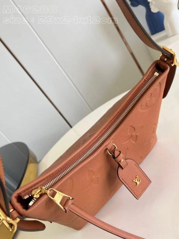 BB59EB2A-D0E9-8FC5-8DE3-7B34C79B10E0.jpg Louis Vuitton M11790 CarryAll PM