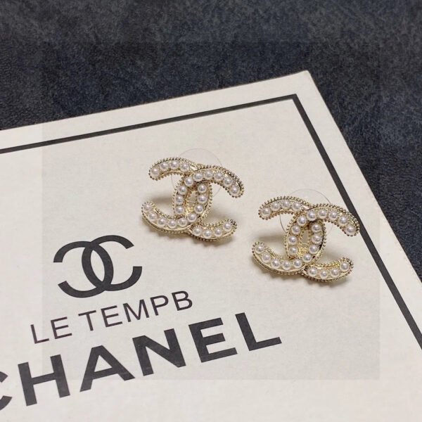 BD767FAF-1DDE-E78D-0DBF-8BBE698179B2.jpg CC Earrings 0010