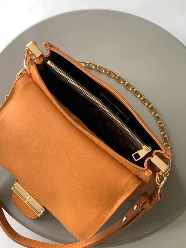 BDEA345F-0D4B-2099-8F80-40ECAE44CCC8.jpg Louis Vuitton M25048 Dauphine Soft MM