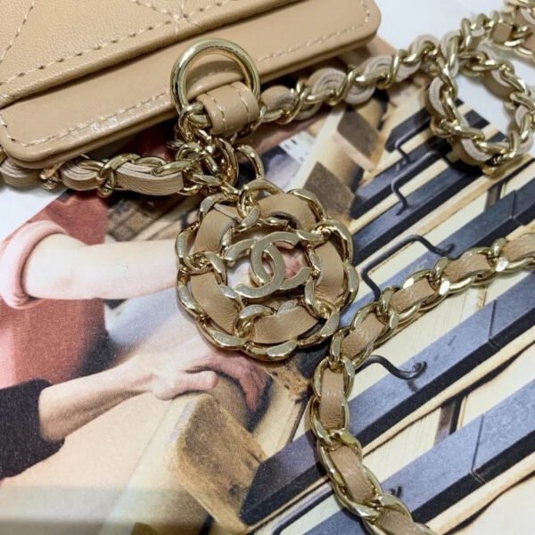 Chanel 19 In The Fall Of The New Camellias Work The Cards The Card Pack 86068