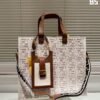 BE9BF8F1-69A0-C623-A196-F65E3882F076.jpg Fendi Sunshine Medium - black