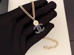 Round brand blue double C necklace