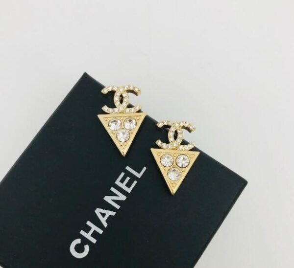 C06DC00C-33E5-D30C-ECA2-B0B512444562.jpg Double C diamond triangle earrings