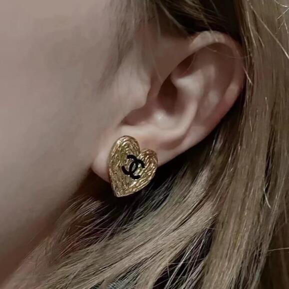 C347FFD0-F7B3-57B4-6E8B-E006785741C2.jpg Heart Lava Double C Earrings