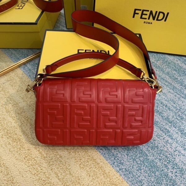 C3B9D5F8-39FD-B6CA-2263-20B20DE3DADC.jpg Fendi baguette Bag