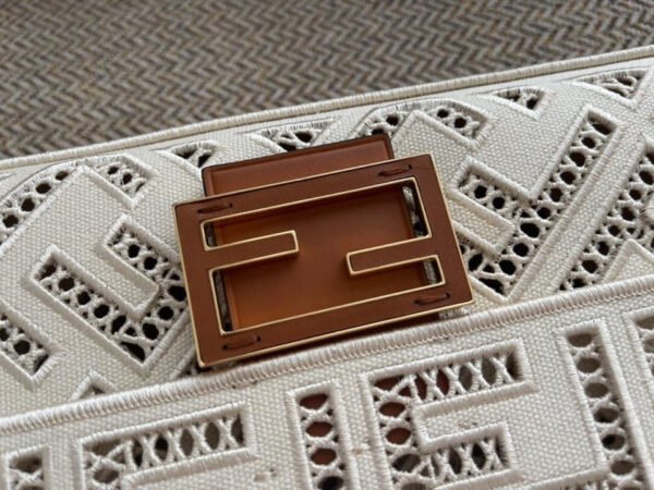 C403CEEC-63F0-B648-9D07-BFCCBC78A3AE.jpg Fendi Baguette Bag