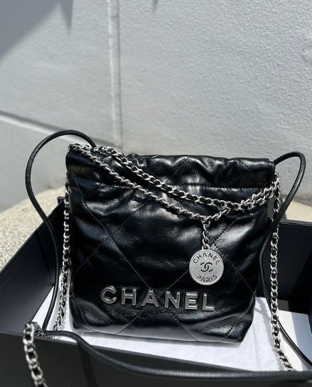 22 Handbag - Black