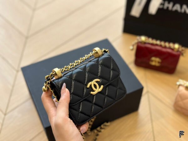 Clutch with Chain - Black