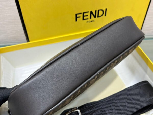 C6DE4FC1-E44E-684B-84A3-282881F9BBBD.jpg Fendi Camera case Bag