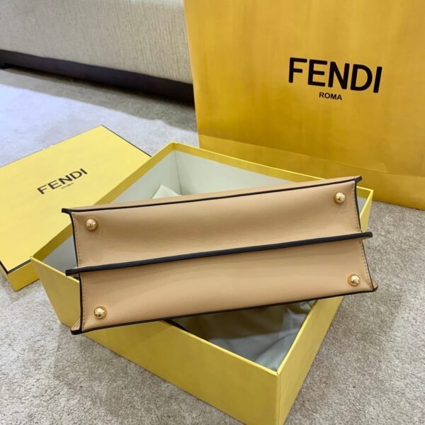 C6EC194E-7BA3-3E4C-FA6A-69C339CED4CB.jpg Fendi Peekaboo Small iseeu Bag