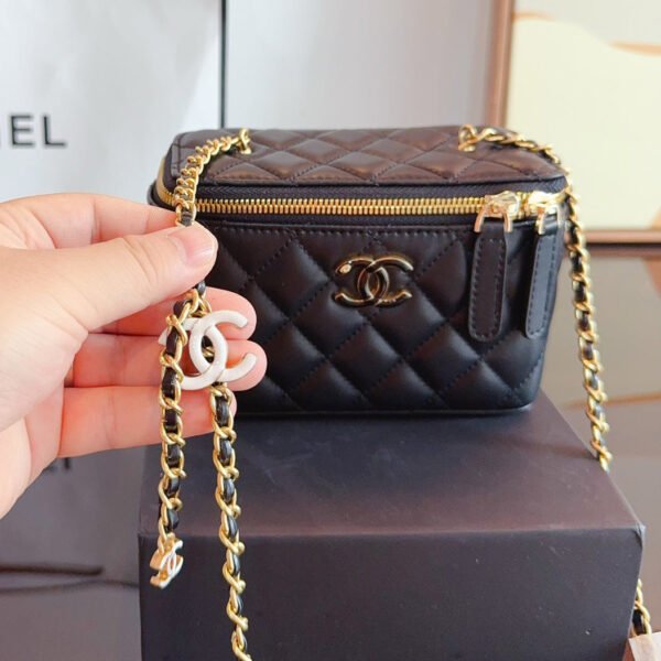 Clutch with Chain - black