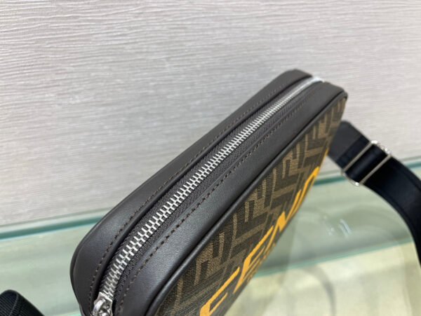 C9E29A65-E83D-FFE7-9616-BB1A7FA61D23.jpg Fendi Camera case Bag