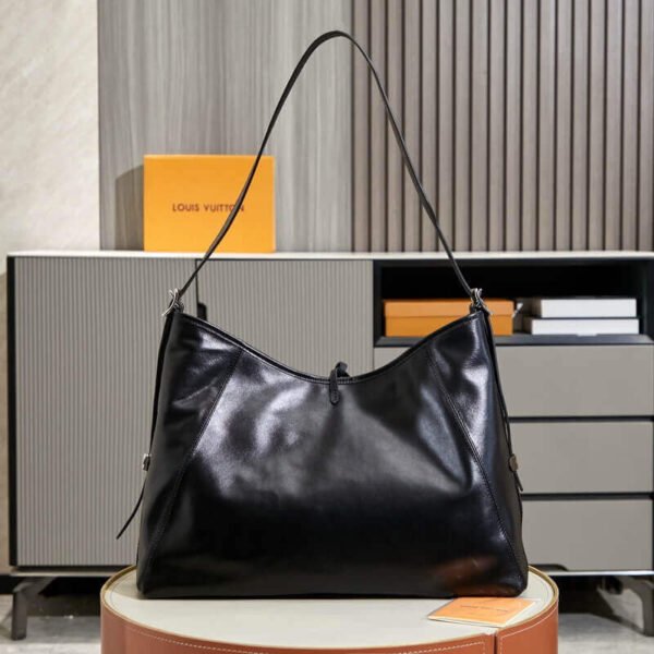 CC4BDCBA-E6A4-375C-ADE2-1E6A452E4396.jpg Louis Vuitton M25143 CarryAll MM