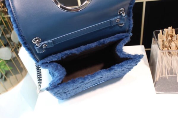 CD2F4BA3-599C-607D-F038-C7E5D72B31AF.jpg Fendi Kan I F Bag