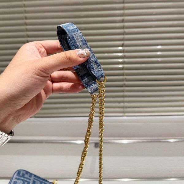 CDD17C07-B5FE-6190-6B6D-743ECB9AE385.jpg Fendi Baguette Mini