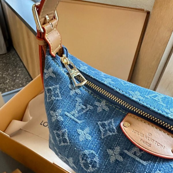 CEFA21A2-C6CA-5889-7594-8F34C732056E.jpg Hills Pochette