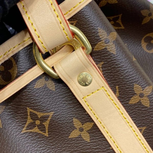 Louis Vuitton No&eacute; M42224