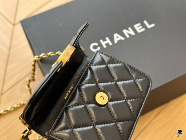 Clutch with Chain - Black