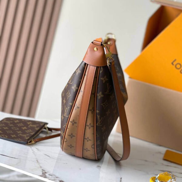 D21167B2-A115-00A1-0314-8AA81D7F44B5.jpg Louis Vuitton Loop Hobo M46311